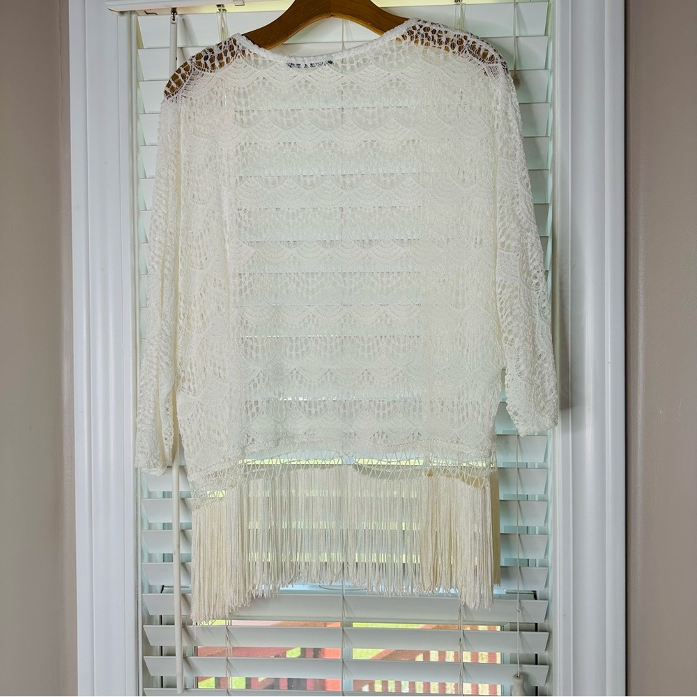 ๐ CREAM COLOR LIGHTWEIGHT TOP. PERFECT OVER TANK TOPS ๐ - Picture 6 of 7